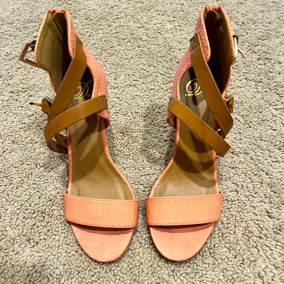 Wild Diva Ladies Coral Heels - Picture 1 of 3